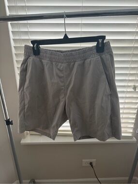 Uniqlo Men's Athletic Elastic-Waist Shorts - Light Gray